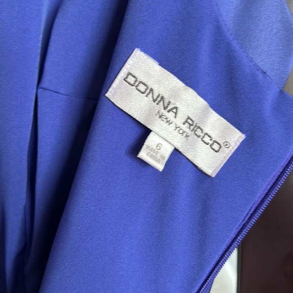 Classic Navy Blue Sleeveless Sheath Dress
85% Nylon,15% Spandex size 6 like new - Picture 5 of 7